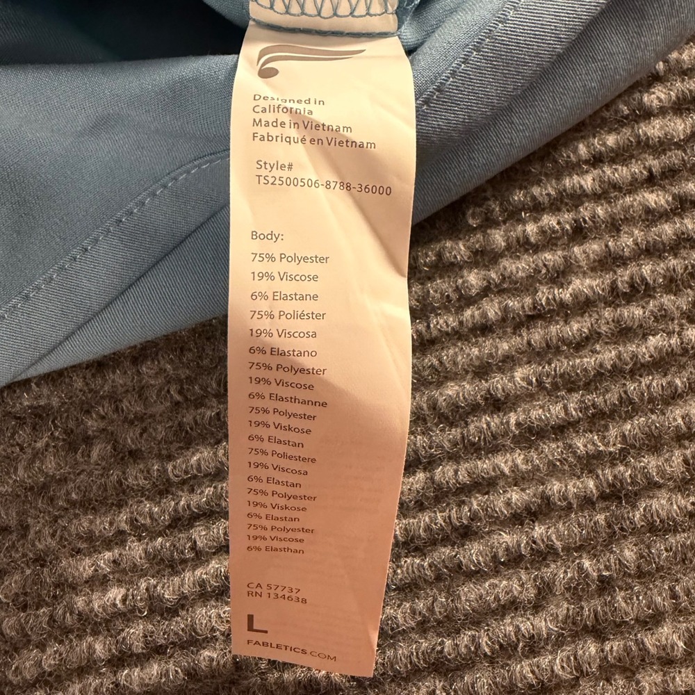 Fabletics Womens Light Blue V-Neck Scrub Top One Pocket and pants set like new - Picture 7 of 16
